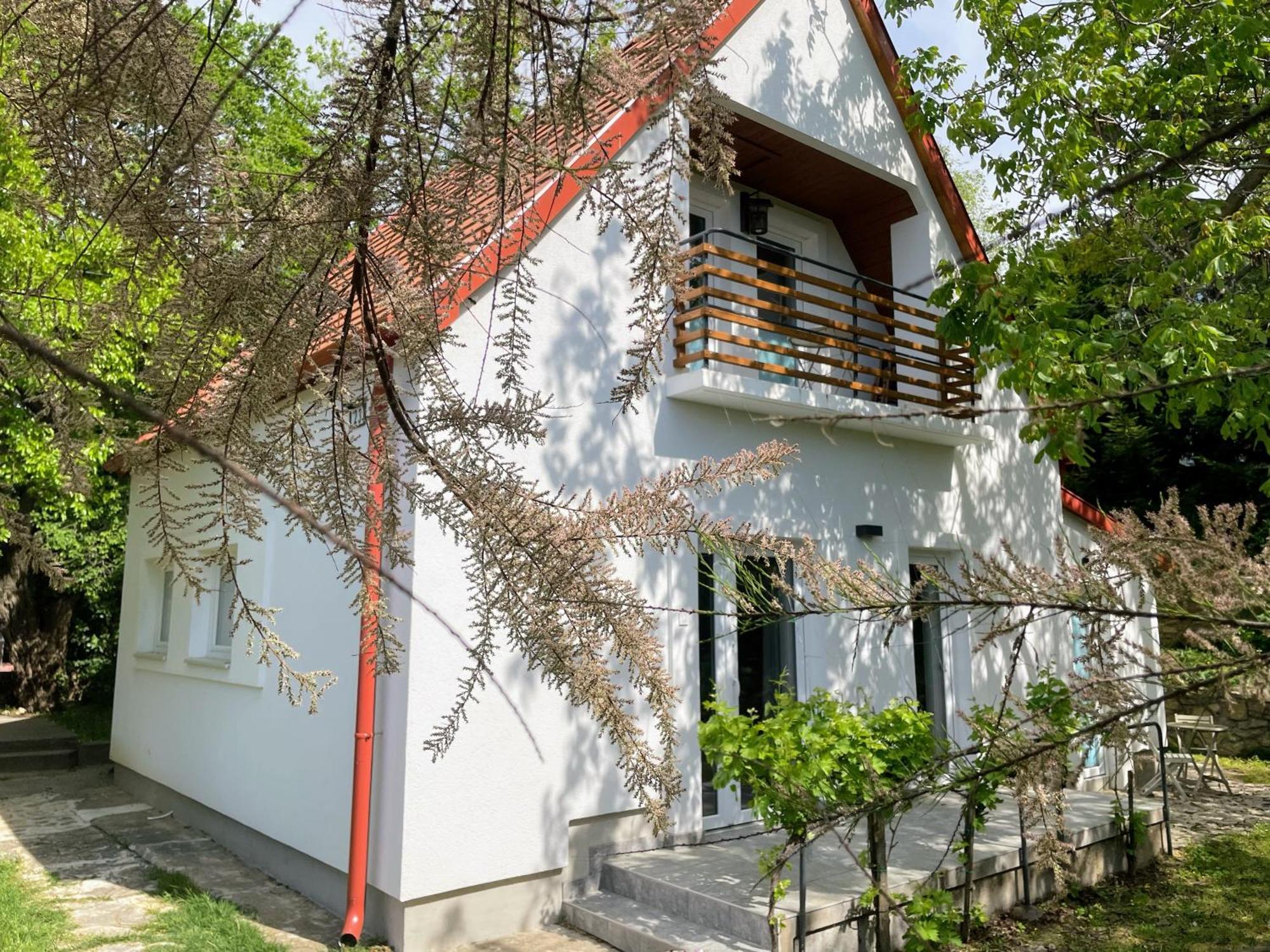 Quiet, Green, Relaxing Place - 2 Bedroom Apartment Balatonfüred Екстериор снимка