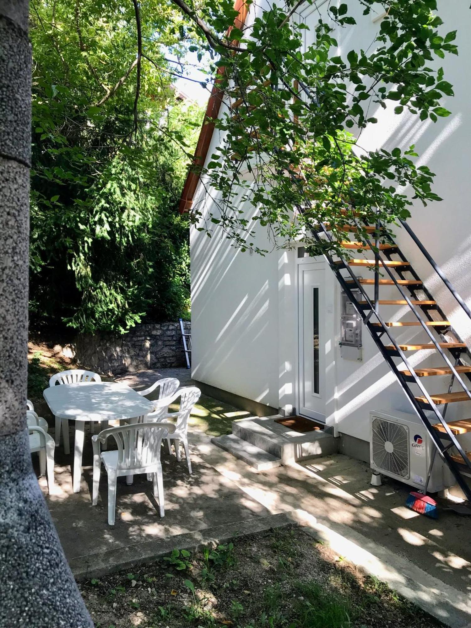 Quiet, Green, Relaxing Place - 2 Bedroom Apartment Balatonfüred Екстериор снимка