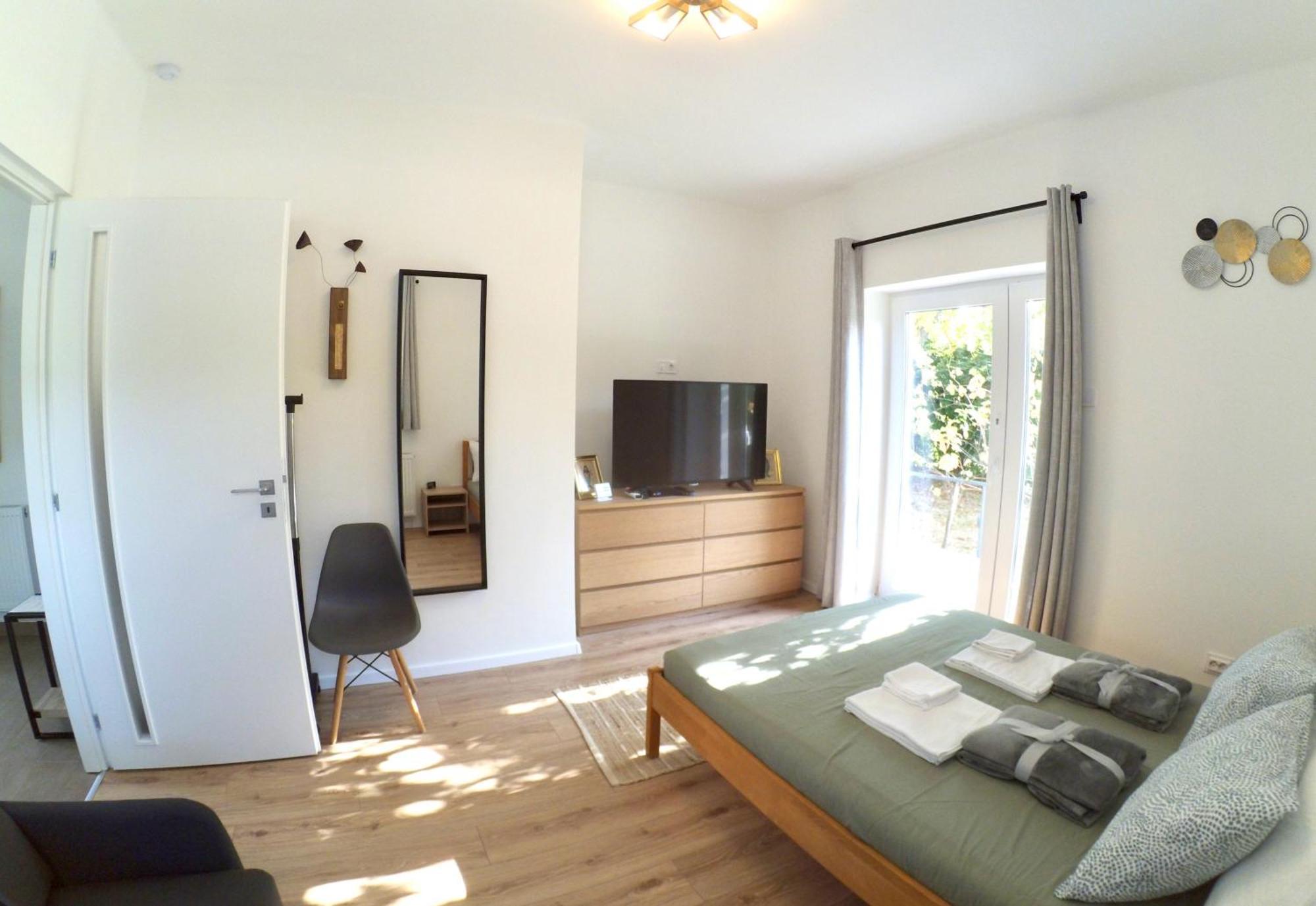 Quiet, Green, Relaxing Place - 2 Bedroom Apartment Balatonfüred Екстериор снимка